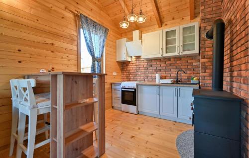 virtuve, Awesome Home In Radakovo With Sauna in Gorkovec