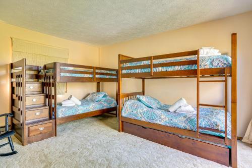 Walk to Beach Arrowhead Lake Home