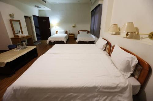 金麗麗大飯店 in Jinning