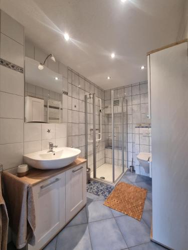 浴室, Ferienwohnung Nähe Berlin (Ferienwohnung Nahe Berlin) in 呂德斯多夫拜柏林
