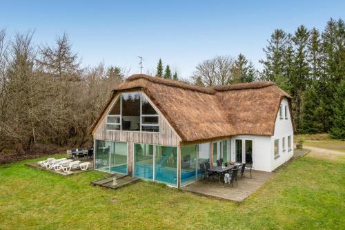 Large Pool House For 20 People, Where Hunting Is Allowed In The Adjacent Forest