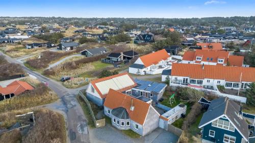 Twenty-Bedroom Holiday home image 6