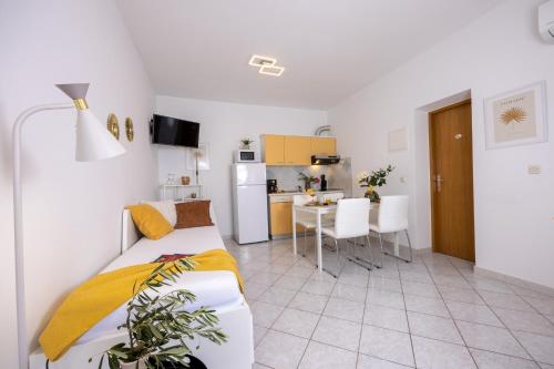 One-Bedroom Apartment with Balcony and Sea View image 7