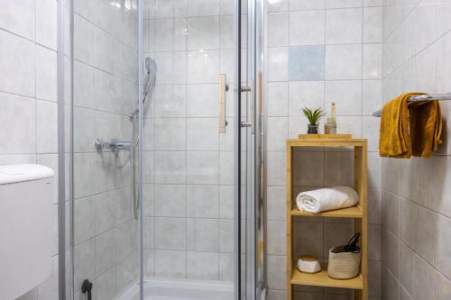 One-Bedroom Apartment with Balcony and Sea View image 9