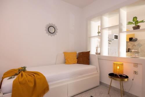 One-Bedroom Apartment with Terrace and Sea View image 2