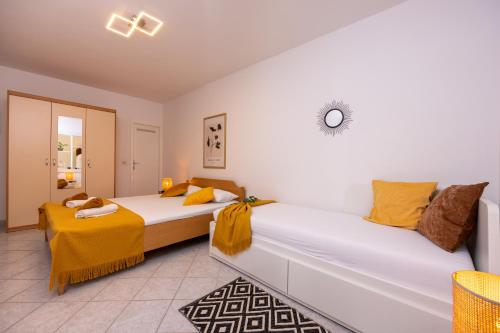 One-Bedroom Apartment with Terrace and Sea View image 10