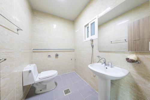 room detail thumbnail 2