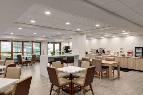 Makanan dan Minuman, Wingate by Wyndham Green Bay/Airport in Green Bay (WI)