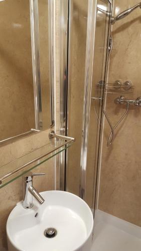 Dolphin Inn - The Lodge - image 13