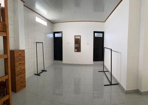 外部景觀, Darren Hostel in 洛維納海灘