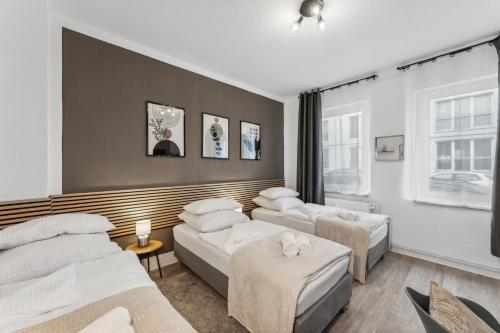 2 bedrooms, 5 beds