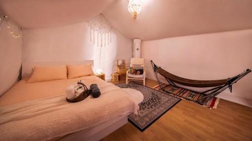 room detail thumbnail 1