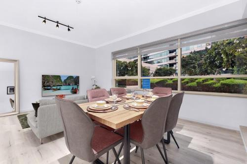 Luxury 2BR Apartment Near JBR Beach with Pool and Gym Access, Dubaï (photo 2)