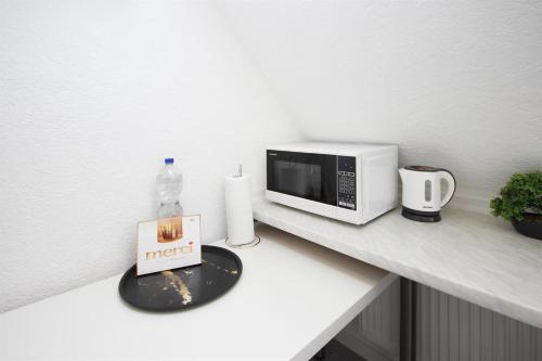 ALFA 2 Zimmer Apartment Stuttgart 2BR TV WIFI WM nahe Daimler l WIFI & SmartTV I 2 Rooms l Bathroom I Kitchen, Stuttgart (Foto 10)