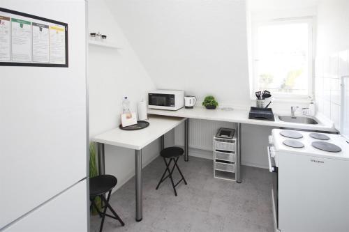 ALFA 2 Zimmer Apartment Stuttgart 2BR TV WIFI WM nahe Daimler l WIFI & SmartTV I 2 Rooms l Bathroom I Kitchen, Stuttgart (Foto 5)