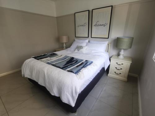 Three Bedrooms House - Sydney Three Bedrooms House - Sydney