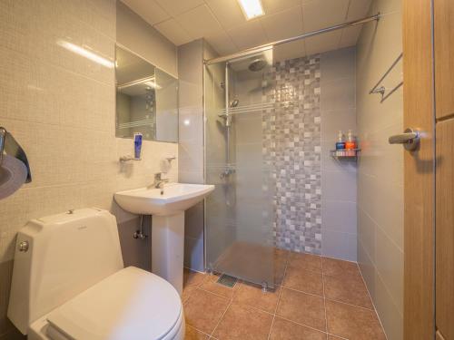 room detail thumbnail 2