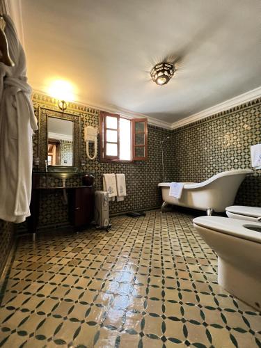 room detail thumbnail 2