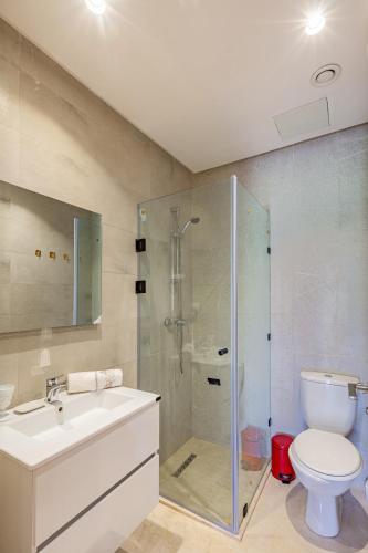 Apartment with Garden View room in Luxury Garden-Level Apartment with Poolside Serenity