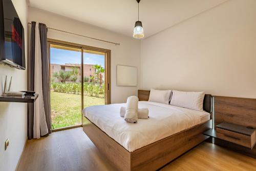 Luxury Garden-Level Apartment with Poolside Serenity - image 2