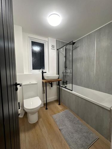 House-Sleeps8-Parking-Garden, Leeds (Foto 5)