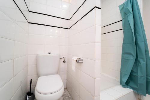 One-Bedroom Apartment image 9