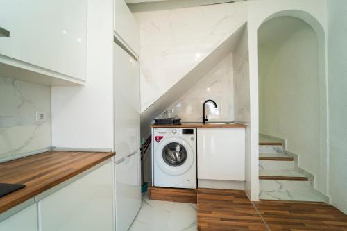 One-Bedroom Apartment image 7