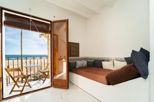 One-Bedroom Apartment image 3