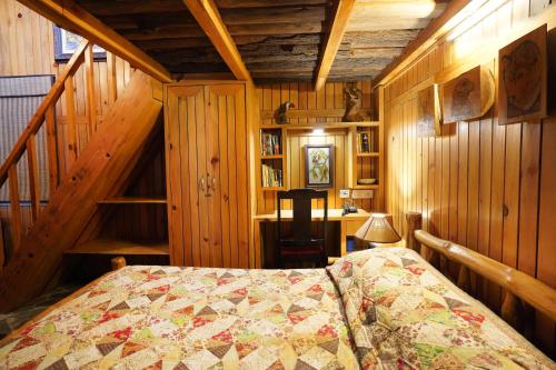 1 king bed, 2 twin beds