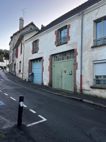 Зовнішній вигляд готелю, F3 confort proche Château-CDG-Paris (F3 confort proche Chateau-CDG-Paris) in Екен