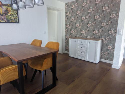 設施, idyllische Lage direkt am See in 科尼希 武斯特豪森