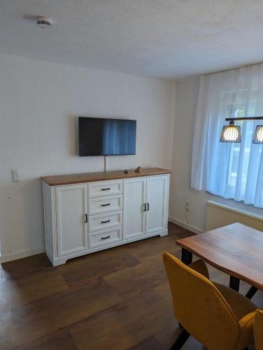 共用Lounge/電視區, idyllische Lage direkt am See in 科尼希 武斯特豪森