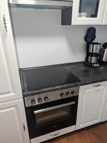 廚房, idyllische Lage direkt am See in 科尼希 武斯特豪森