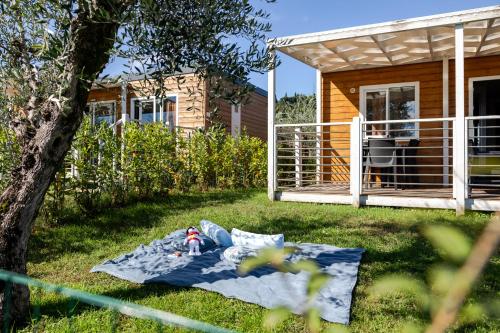 camping waschtisch BOXIO WASH PLUS mobiles Waschbecken mit Campingdusche