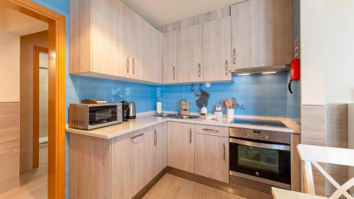 Kjøkken, Modern 3 BDR Duplex House with Terrace by LovelyStay in Silves