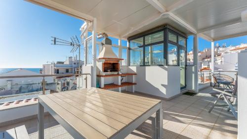 Balkong/terasse, Modern 3 BDR Duplex House with Terrace by LovelyStay in Silves