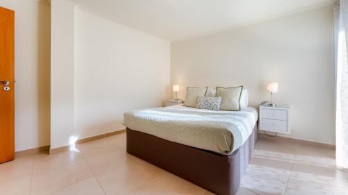 Modern 3 BDR Duplex House with Terrace by LovelyStay in Silves