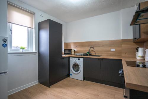 кухня, Caledonia Apartment in Shotts