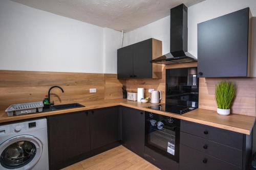 кухня, Caledonia Apartment in Shotts