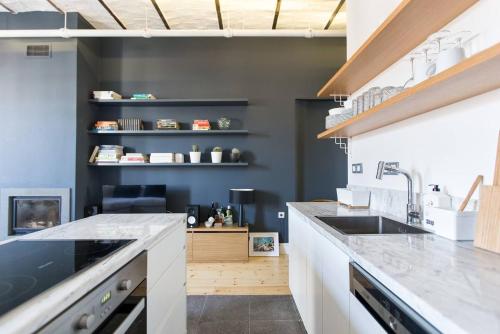 Bright Cool Central 1Bed1Bath Stylish Home! #376 - main image