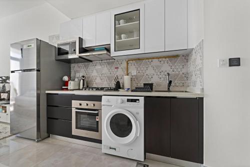 Stylish Studio Close To Metro at Pearlz by Danube, Дубай