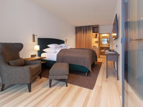 Two-Bedroom Deluxe Apartment with Balcony