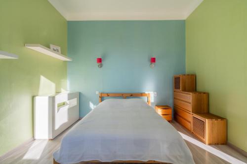 One-Bedroom Apartment image 10