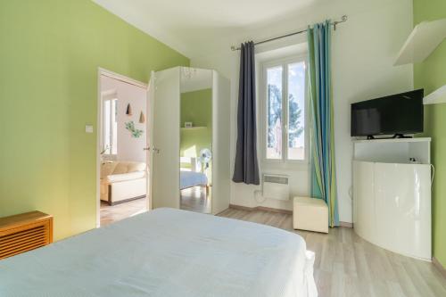 One-Bedroom Apartment image 3