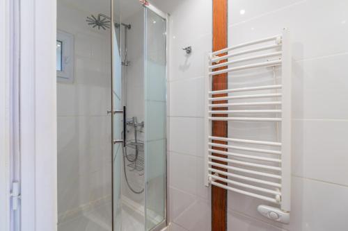 One-Bedroom Apartment image 2