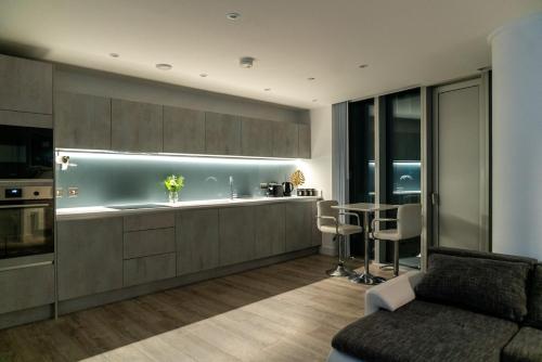 Luxury 2 Bed Penthouse with Stunning Views in Manchester City Centre, Manchester (zdjęcie 7)