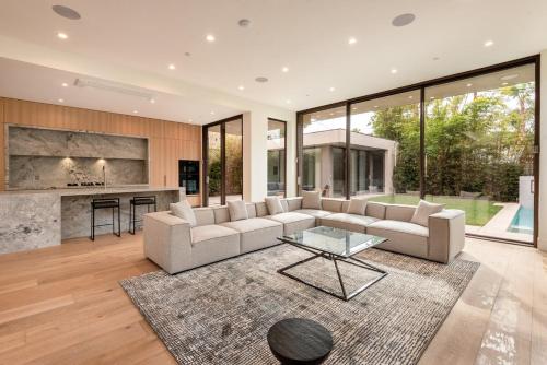 Luxurious 4BR Home with Pool, Jacuzzi and Free Parking, Los Angeles (fotografie 2)