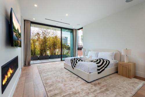 Luxurious 4BR Home with Pool, Jacuzzi and Free Parking, Los Angeles (fotografie 3)