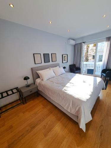 TrilogyCentral, Atenas