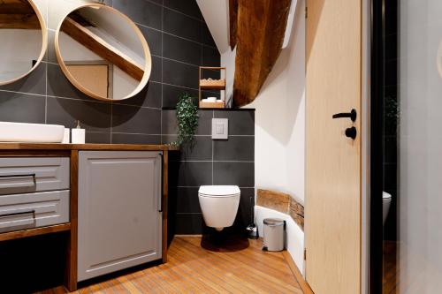Two-Bedroom Apartment with View image 7